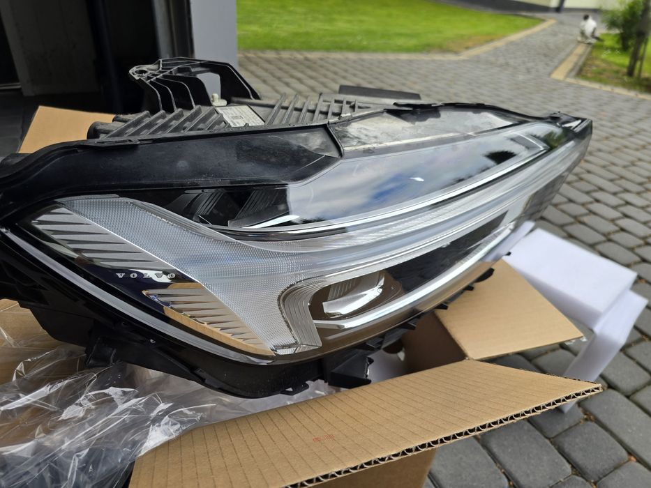 Reflektor prawy Volvo XC60 full led projekcyjny ruchomy