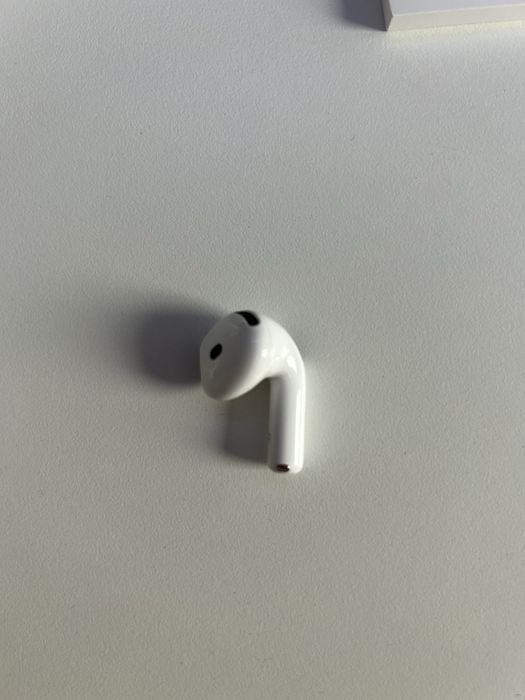 Apple AirPods 4 (2024)