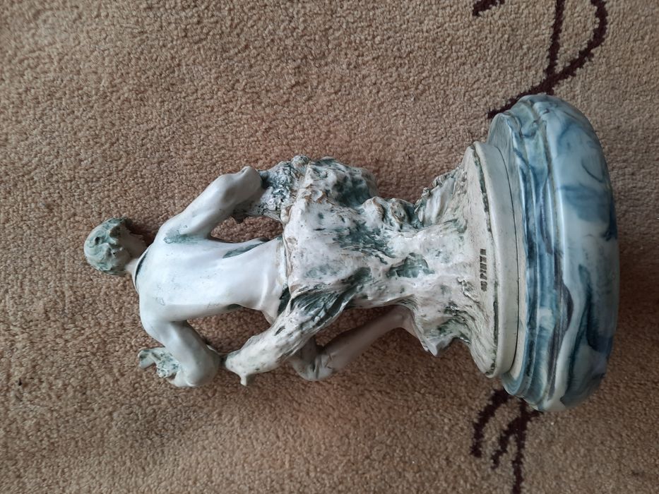 Estátua decorativa antiga