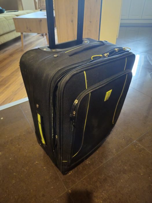 Walizka na kółkach używana