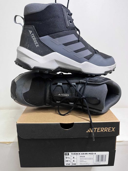 Зимові чоловічі термо кросівки Adidas Terrex AX4R Mid підліткові