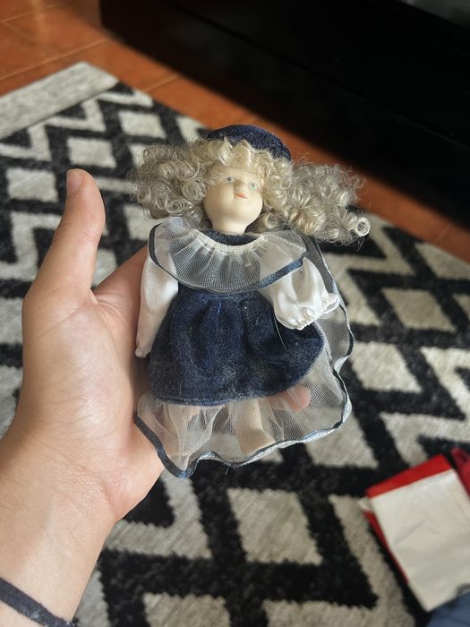Boneca de porcelana mais um boneco de casal de porcelana