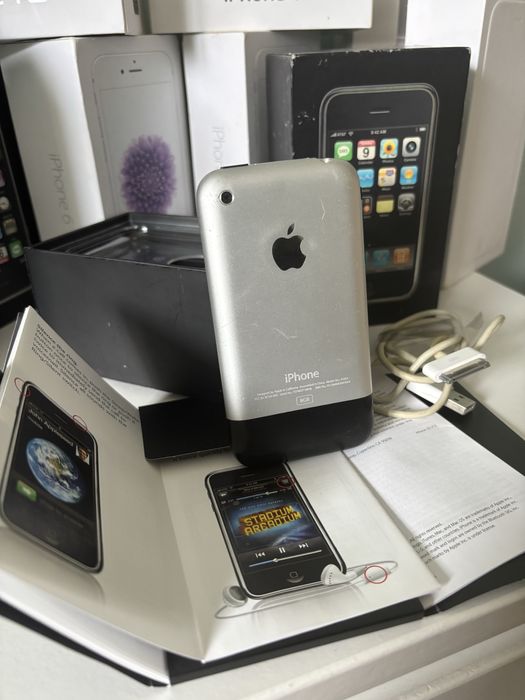 Iphone 2G com acessorios