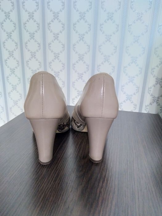 Продам лаковые туфли