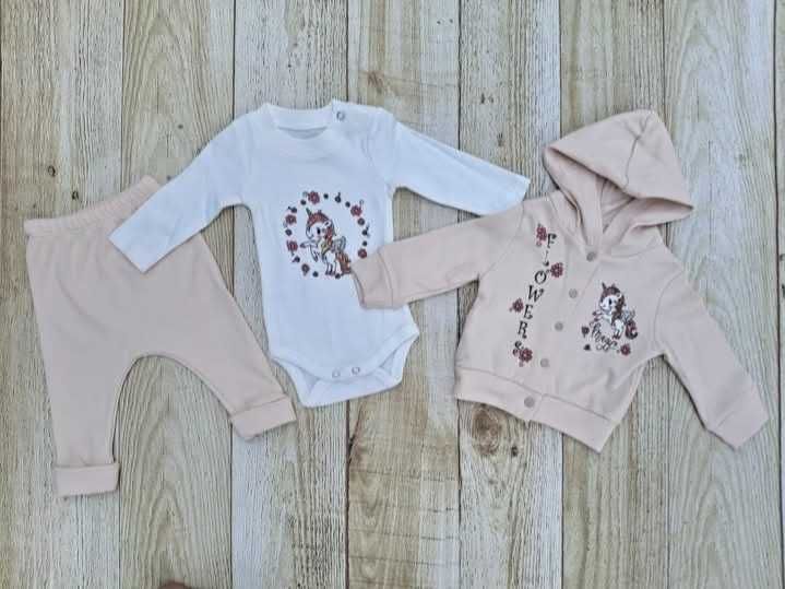 Trzyczęściowy komplecik dla dziewczynki