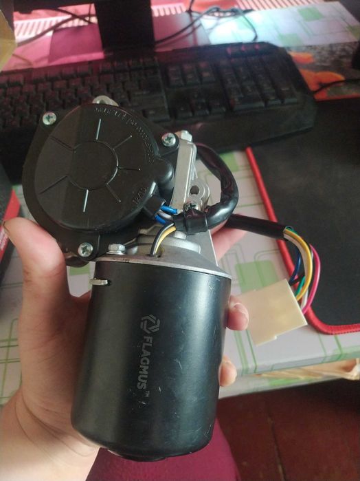 Двигун для двірників