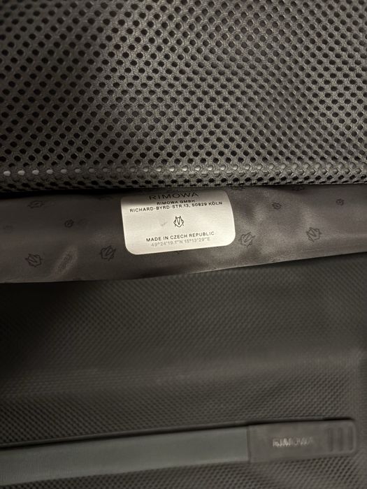 Walizka Rimowa Essential Trunk Plus