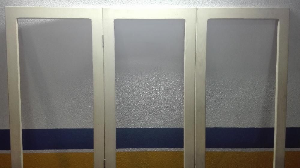 Biombo desdobravel de madeira clara, 3 folhas maciço