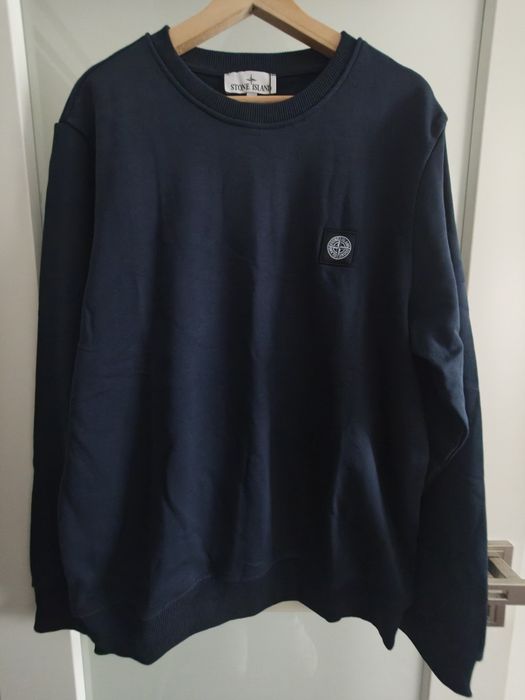 Granatowa bluza Stone Island z okrągłym dekoltem
