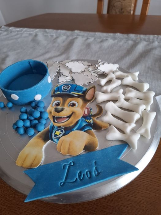 Ozdoby na tort z masy cukrowej