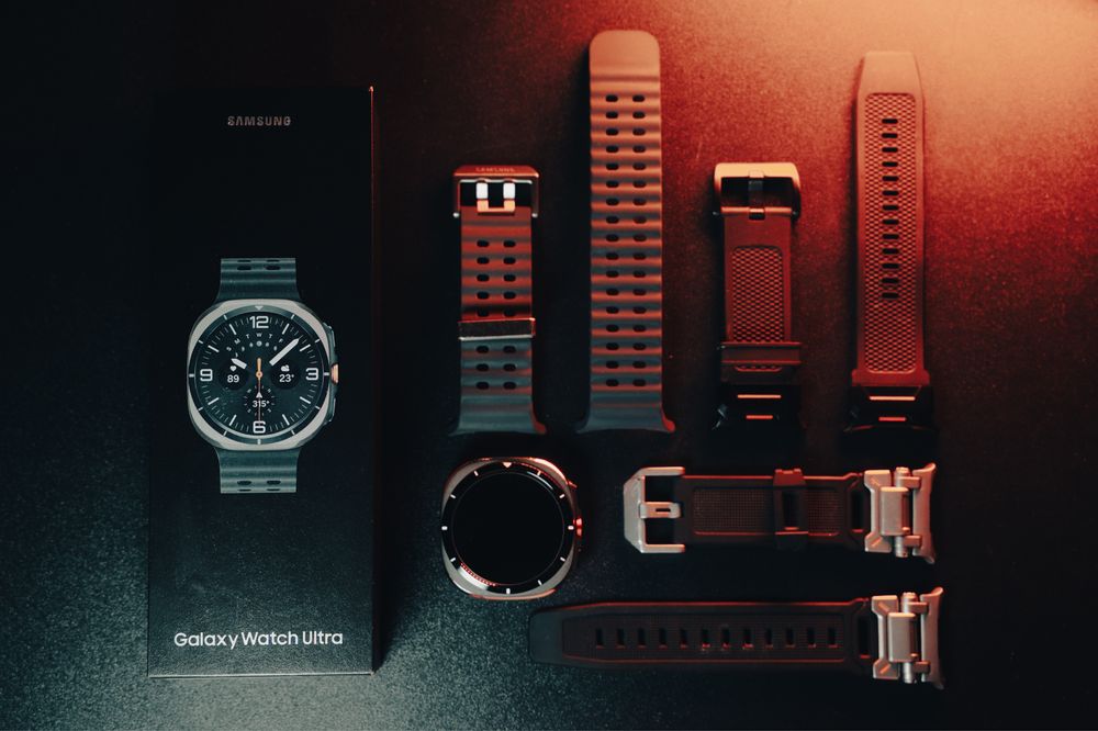 Samsung Galaxy Watch Ultra — zadbany komplet + 3 paski + 3 szkła