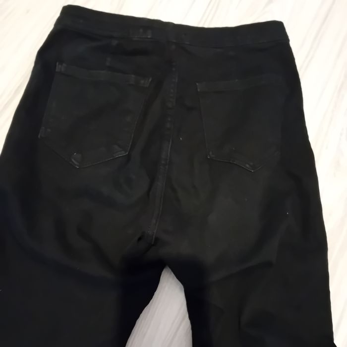 Bershka czarne jeansy rurki wysoki stan M