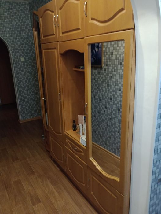 Шкаф  3500 грн трехстворчатый