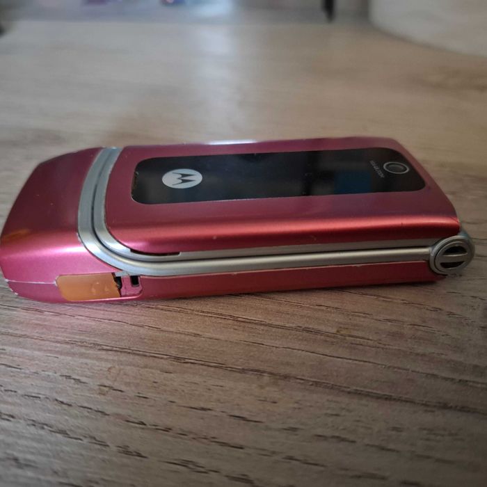 Stary telefon Motorola W375