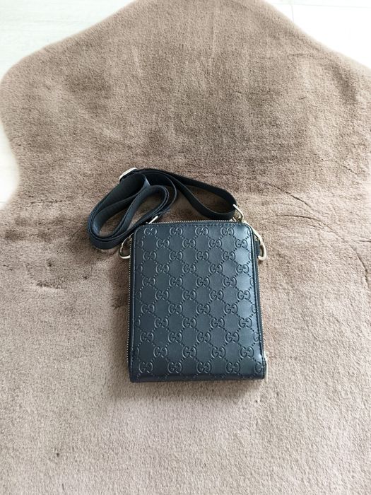 Сумка Gucci чорна, компактна, майже нова, через плече