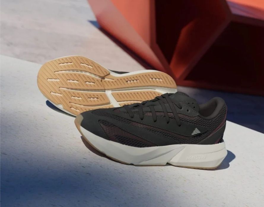 Кросівки жіночі Adidas Lightblaze W Black JH6960: 1 600 грн