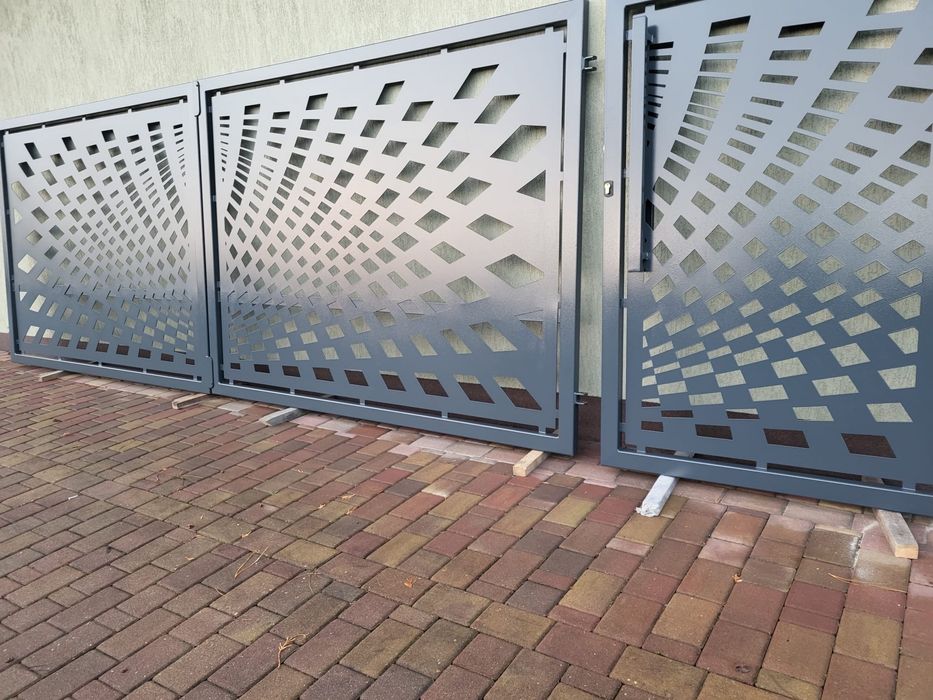 Brama wjazdowa, Producent, ostatnia sztuka