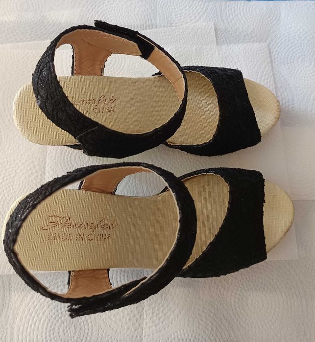 Vendo sandálias pretas