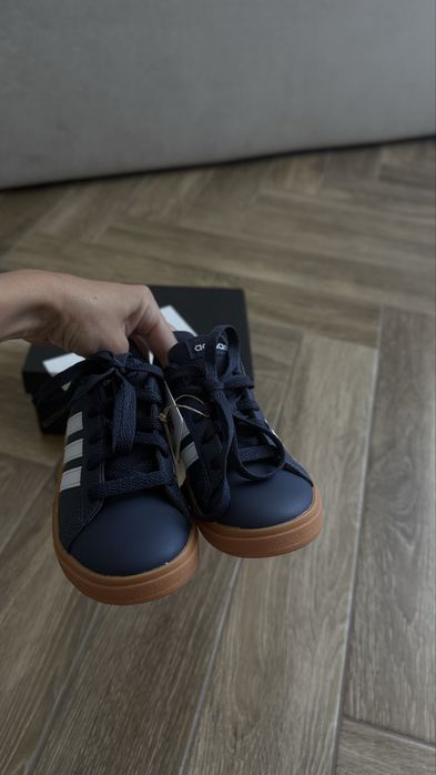 Кроссовки adidas 28