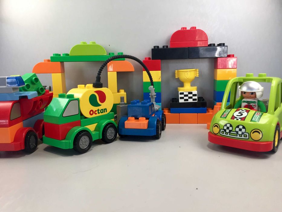 Vendo LEGO Duplo 10589 – Carro de Corrida + 3 Carros Extra