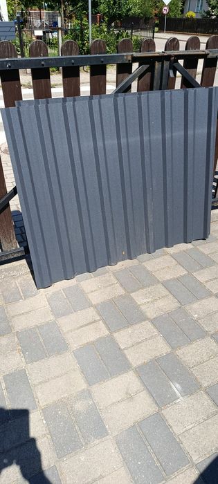 Blacha trapezowa na dach.