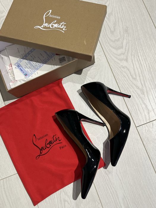 Шкіряні туфлі човники на шпильці  christian louboutin з червоною підошвою