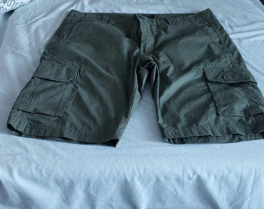 Шорти з кишенями зелені . Нові  обх талії 44см. довжина 55см. Писати н