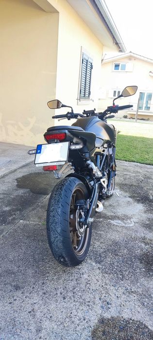 Honda CB125R (como nova, poucos KMs)