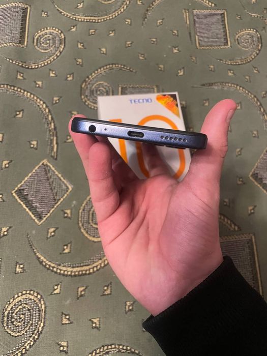 Продам Tecno Spark10 в хорошем состоянии