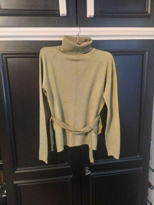 Damski golf z paskiem