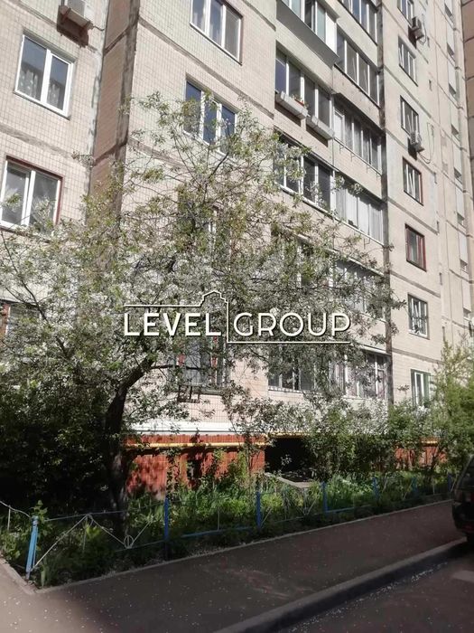 5-к на першому пов 100,3 м.кв. Харківський масив вул Тростянецька 6 ж