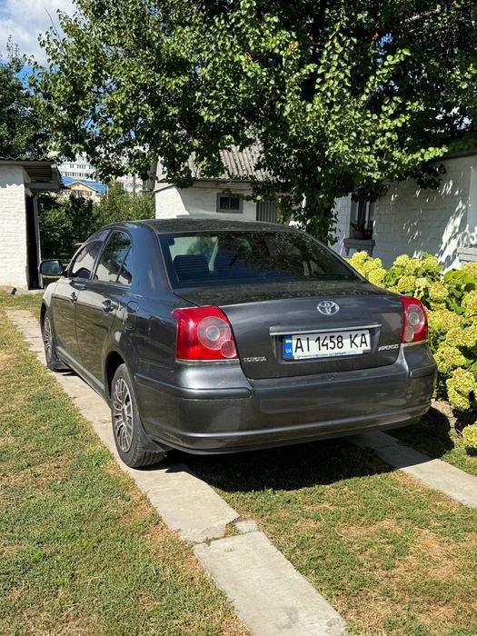 Продам власну автівку Toyota Avensis