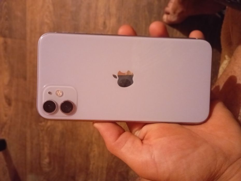 Продам Айфон 11 пам