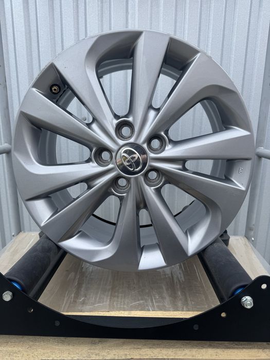 Диски R17 Toyota 7J 5x114.3 ET50 Dia 60.1