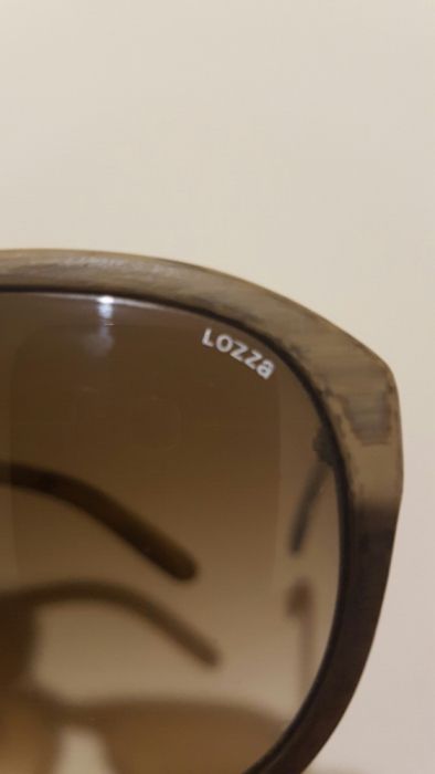 Óculos de sol LOZZA - Efeito Madeira, lentes em dégradé.