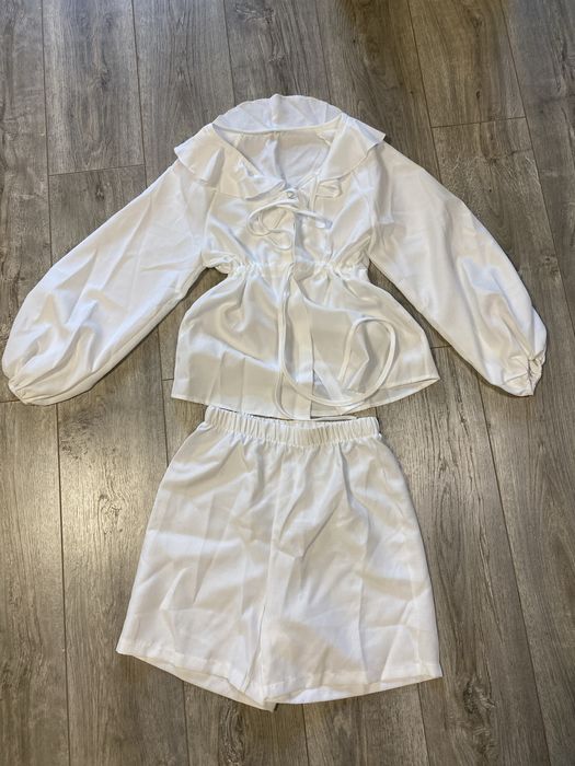 Білий літній костюм блуза шорти