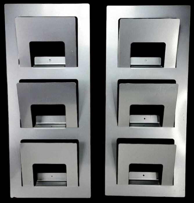 Suporte de parede em metal cinza para revistas ou jornais