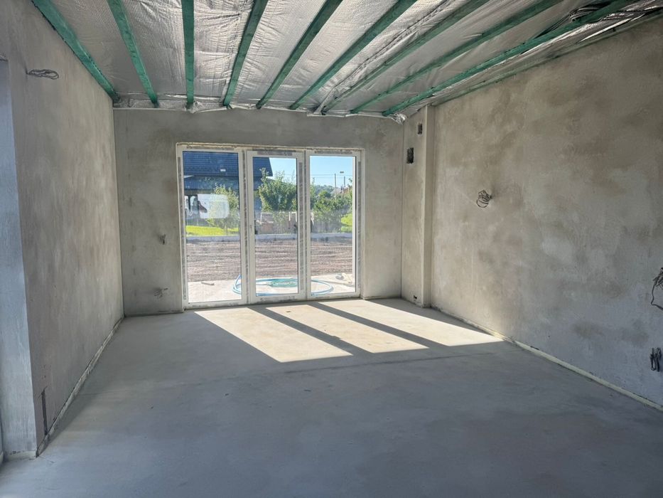 Продам будинок з гаражем на два авто  в селі Боратин