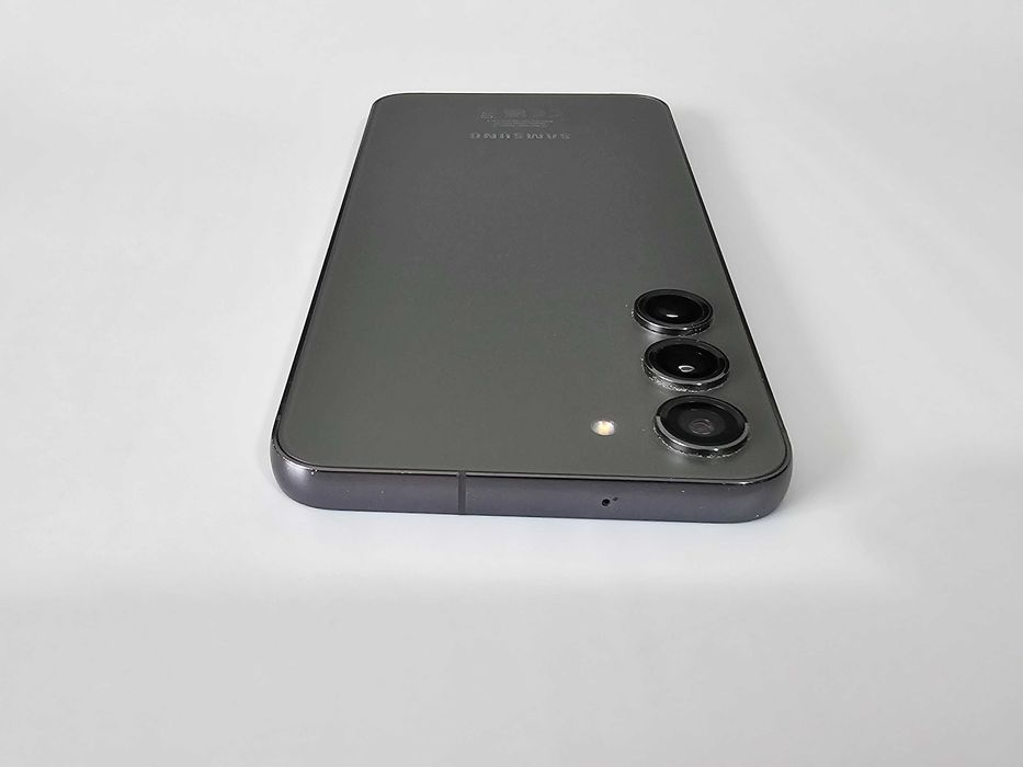 Samsung S23 plus 256gb. Muito bom. Tudo de origem