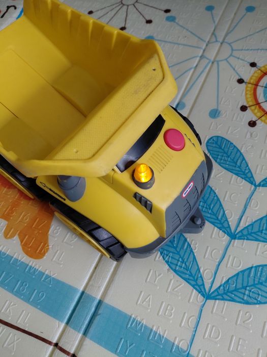 Duże auto little tikes