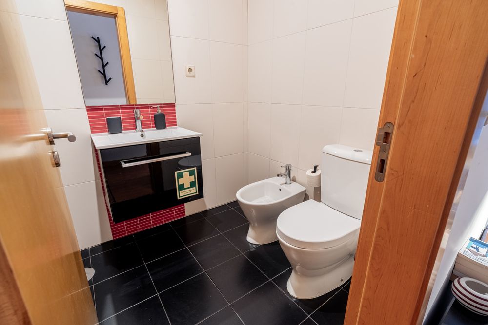 Arrendo apartamento T0 mobilado junto ao metro Carolina Michaelis Porto