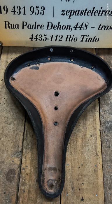 Capa de couro selim Tabor 240 molas NOVA/Pasteleiras/Órbita/Vilar