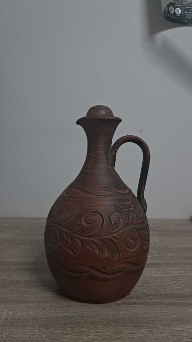 Глиняний глечик ручної роботи з кришкою