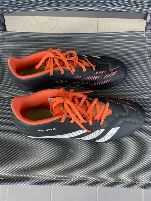 Botas futebol Adidas Predator piso sintetico