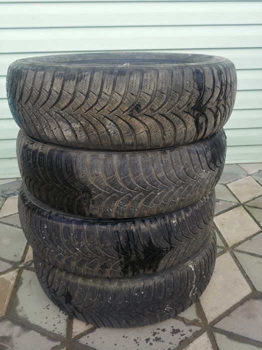 Продам резину 4 шт.зима 155.65.14