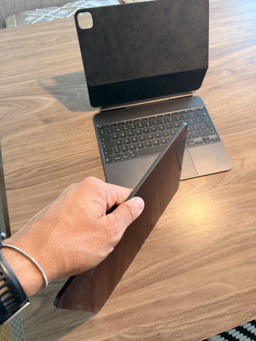 iPad Pro 13” M4 2TB Wi‑Fi + 5G + Magic Keyboard PT