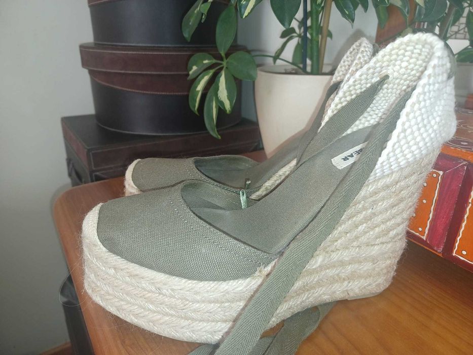 Sandálias de cunha  da Pull&Bear