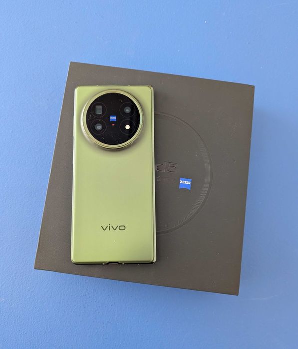 Vivo X Fold5 - 5G - Leve e fino - Como Novo