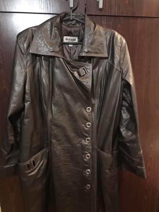 Женское пальто (плащ) кожаное Esccada 56 размера