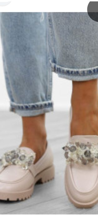 Buty zdobiona kryształkami